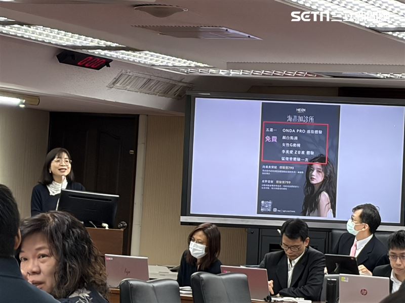 林淑芬秀出有醫美診所甚至以「免費體驗一次」作為促銷噱頭。痛批衛福部對瘦瘦針的管理太消極縱容。（圖／記者簡浩正攝影）