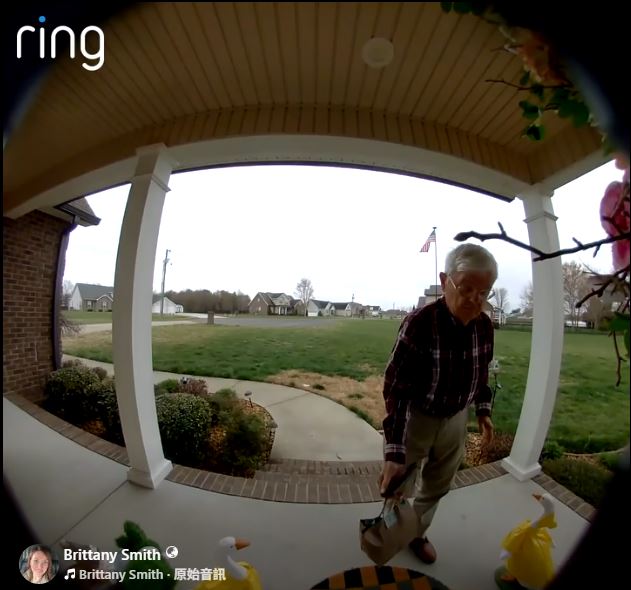 老翁78歲沒在家享福卻在跑外送。（圖／翻攝自Brittany Smith臉書）