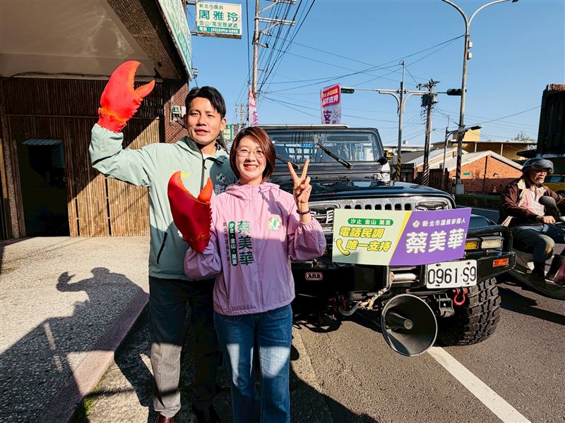 蔡美華變身萬里蟹！北桃雙帥議員輪番力挺汐金萬最佳代言人