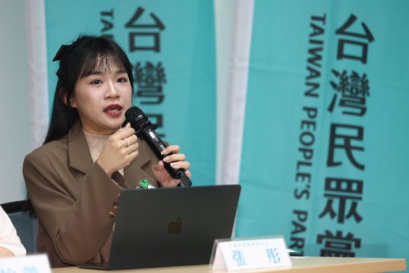 民眾黨發言人張彤要求民進黨為過去的錯誤政策向全民道歉
