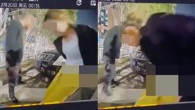 一名女子大剌剌蹲在路邊車旁隨地便溺，畫面都被行車紀錄器拍下。（翻攝影片）