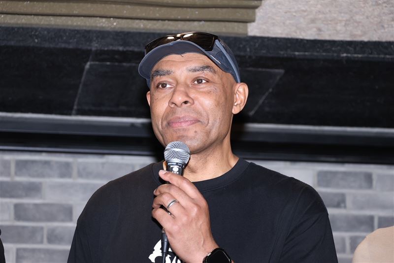 Michael一度陷入低潮，至今仍與信保持聯絡。（圖／記者鄭孟晃攝影）