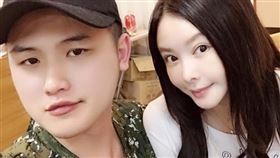 蕭淑慎與老公梁軒安曬恩愛。（圖／翻攝自蕭淑慎臉書）