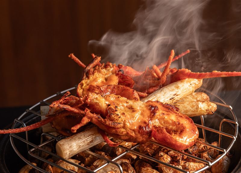 Ukai-tei鐵板燒-軟殼龍蝦．大蒜美乃滋。（圖／飯店旅宿業者提供）