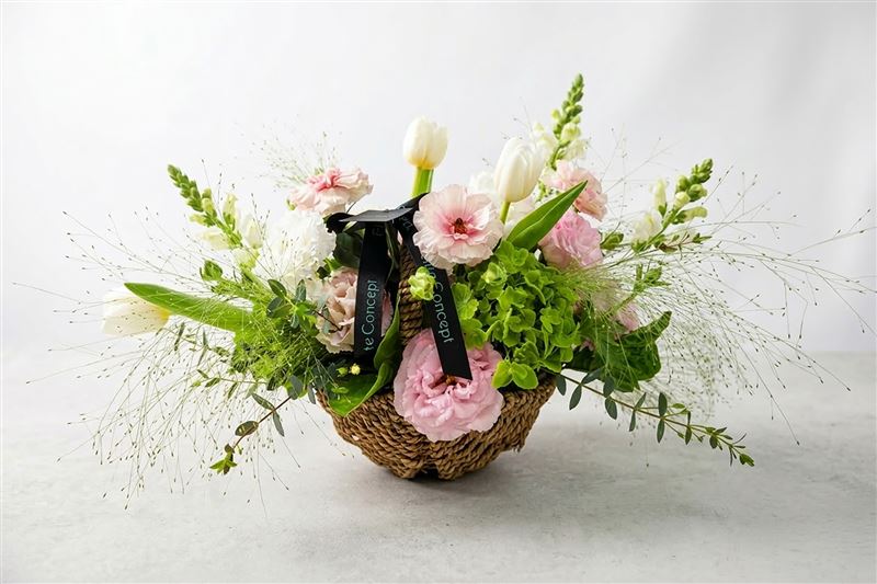 課程由一禮莊園花藝團隊親自授課，選用春季清新花材進行創作，在專業花藝師引導下將春天的色彩與花香帶回生活空間。（圖／飯店旅宿業者提供）