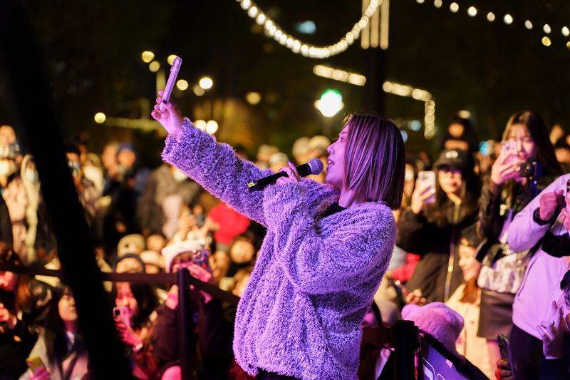 小男孩樂團靠《影后》翻紅，演出邀約不斷。（圖／滾石唱片提供）