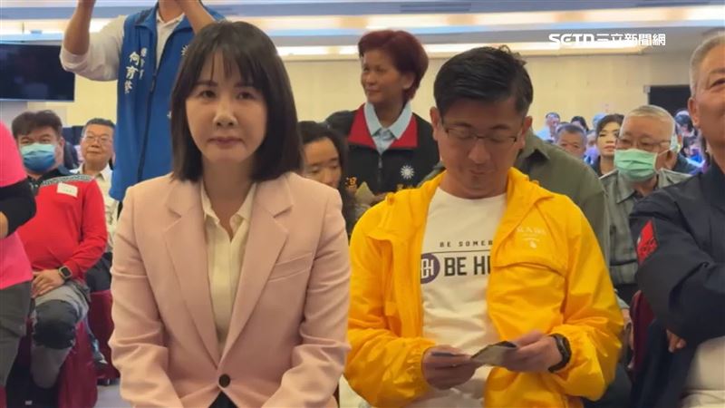 被問到蔡壁如是否會參選彰化縣長，謝典霖（右）沒把話說死，反倒是再提起跟姐姐謝衣鳳（左）的矛盾