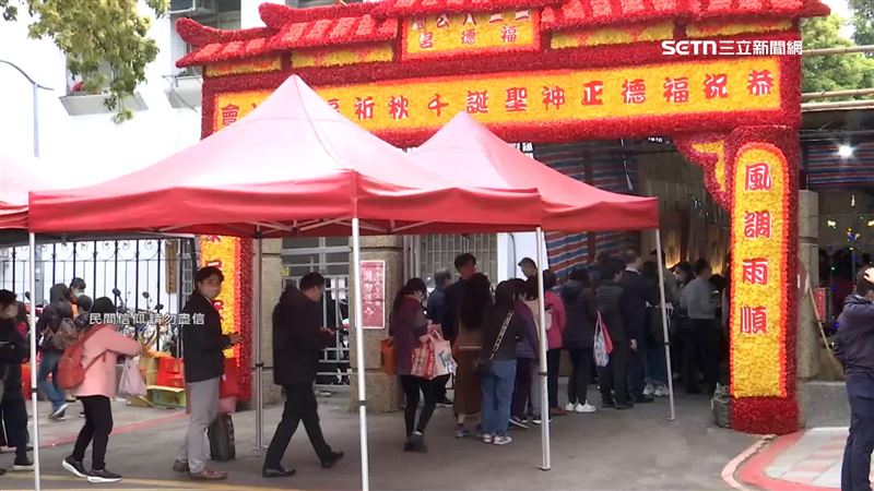 參拜隊伍更是大排長龍