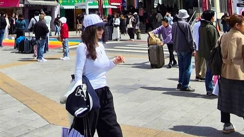 超大咖天后逛西門町！穿梭人潮沒人發現