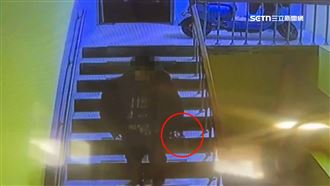 嘉縣府停車場傳縱火！男淋油點火燒雜物