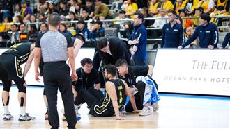 國王又傷亞洲外援　西納打9分鐘被抬出場