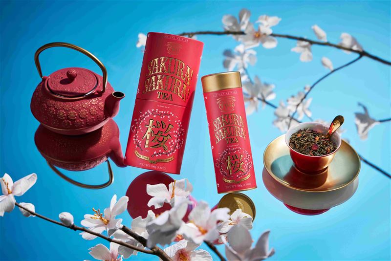 TWG Tea 呈獻春季臻作櫻之頌！茗茶，映現櫻花初綻的瞬息風華，在淬鍊與靜雅翩然共舞間，以茶香重譯春日意象。單罐100g售價為新台幣 1,450元。（圖／品牌業者提供）