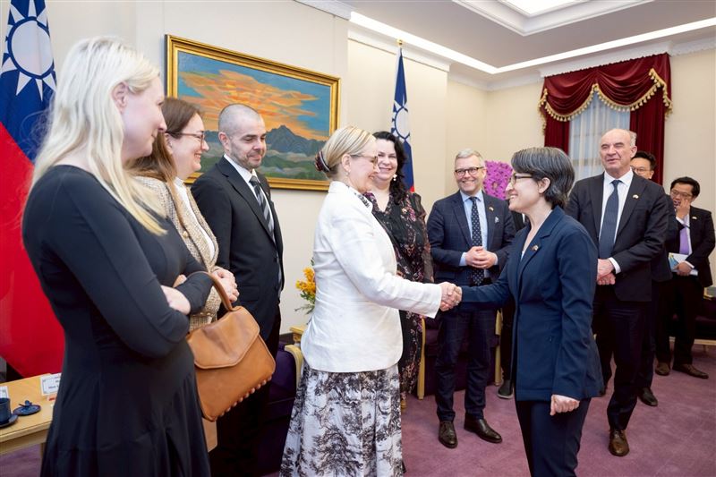 芬蘭國會跨黨派議員訪問團今日拜會蕭美琴，這是1990年台灣設立駐芬代表處以來規模最大的訪台團。（圖／翻攝自蕭美琴 Bi-khim Hsiao﻿臉書）