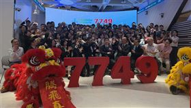 意騰-KY公布2025年營運成果，全年營收達新台幣15.91億元，年增85.2%，獲利為新台幣5.18億，年增94.8%，每股稅後純益EPS為11.77元，表現優於市場預期，主要受惠於AI聲學技術導入擴大與多項產品線放量。圖為公司上市。（圖／意騰-KY）