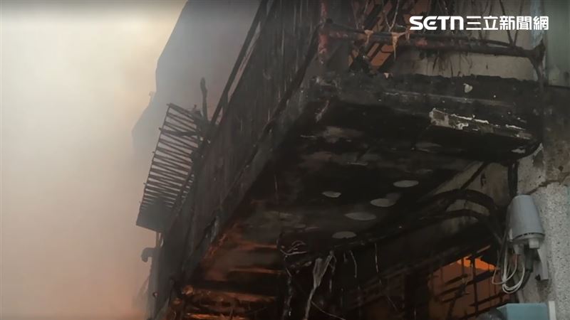 火勢直到6時24分才撲滅。（圖／翻攝畫面）