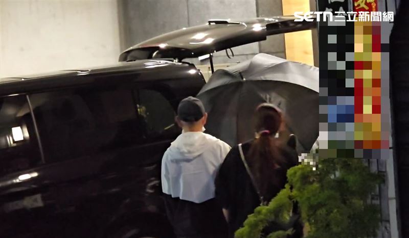 台中西區套房爆發情侶雙屍命案，30歲張男與30歲方女被發現陳屍在狹小浴室內，地上布滿血跡。(圖／翻攝畫面)