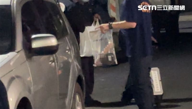 30歲方姓女子因當天晚上未到超商上班，店長聯繫不上找親友到租屋處查看，才驚覺她與男友陳屍在浴室套房。(圖／翻攝畫面)