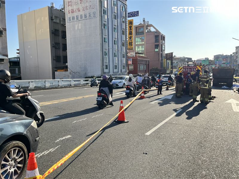 中華路陸橋又添1亡魂，吳姓男子慘遭輾斃。（圖／翻攝畫面）