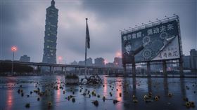 12年前太陽花學運領袖之一的陳廷豪，以一部架空小說描述當年若沒擋下《服貿》，台灣現今會變怎樣？（圖／翻攝自陳廷豪臉書）