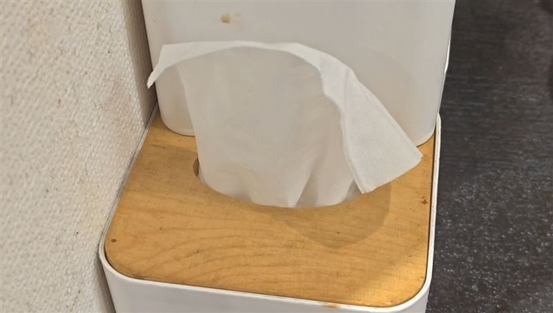 鴨肉飯店家為了3張衛生紙踢到鐵板，工讀生上了一趟社會課。（圖／翻攝畫面）