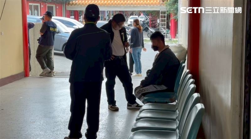 砂石車駕駛黃男神情哀愁，對於騎士慘死輪下，他表示，事情發生了只能面對。（圖／記者林昱孜攝影）