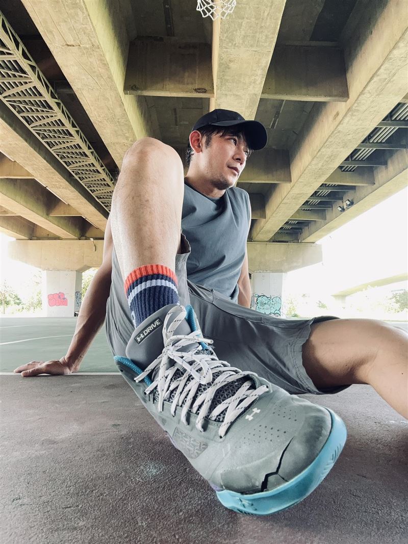 亮哲表示現在的身體已經造成無法抹滅的運動傷害。（圖／翻攝自臉書）