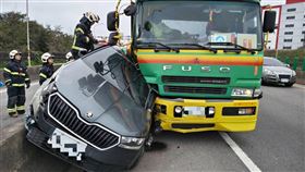 聯結車,轎車,駕駛,台61（圖／翻攝畫面）
