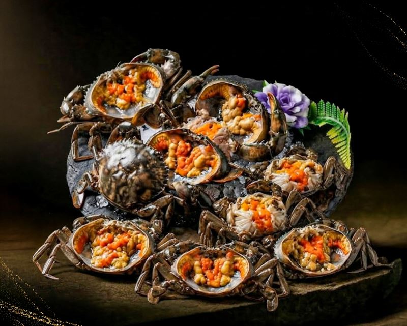 高雄舞古賀鍋物專門店僅需99元即可加購活體紅蟳乙隻。（圖／舞古賀鍋物專門店提供)