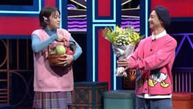 大霈、浩子互相送禮感謝對方。(圖／公視台語台提供)