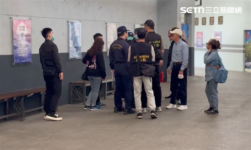 張男疑經濟上有困難，上個月因侵吞公款遭辭退，又伸手向方女妹妹借錢。(圖／翻攝畫面)