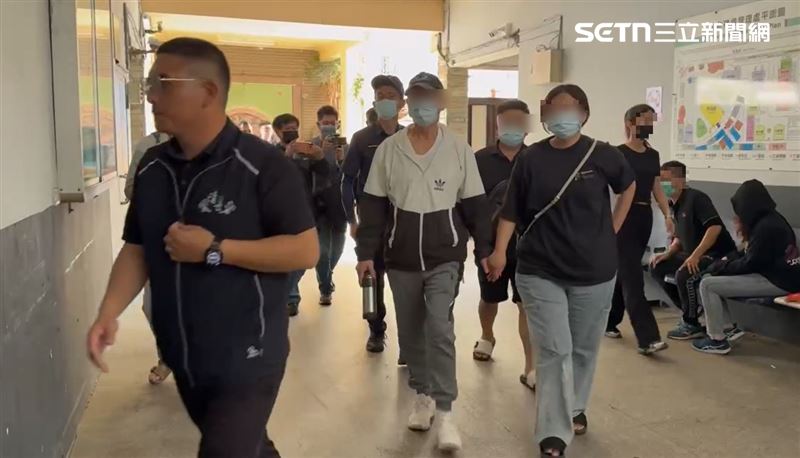 台中西區驚傳雙屍命案，雙方家屬陪同相驗。（圖／翻攝畫面）