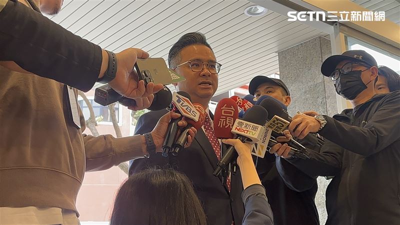 黃健豪受訪談軍購。（圖／記者詹宜庭攝影）