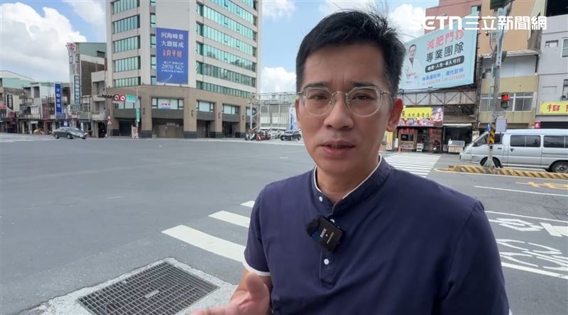 大忠里里長許智雄表示，下橋處並未將汽機車分流，爭道險象環生容易發生意外。（圖／翻攝畫面）