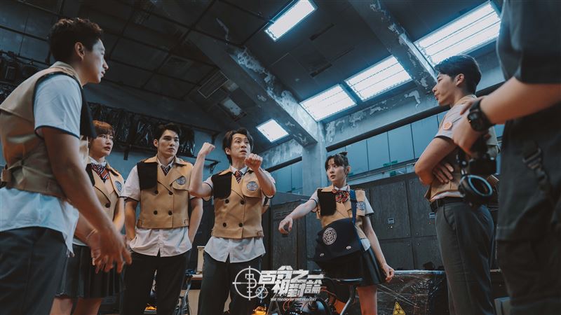 隊長陳漢典（中）帶領探員們成功完成任務。（圖／映底子國際傳媒股份有限公司提供）