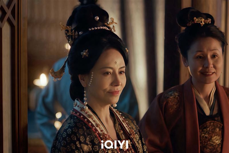 資深女星田麗近期在古裝劇《逐玉》中飾演安太妃。（圖／愛奇藝提供）