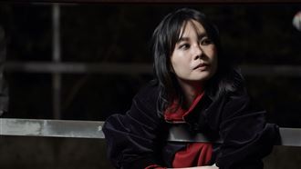 金曲歌后翻臉閨密　失控扭打濺血全被拍