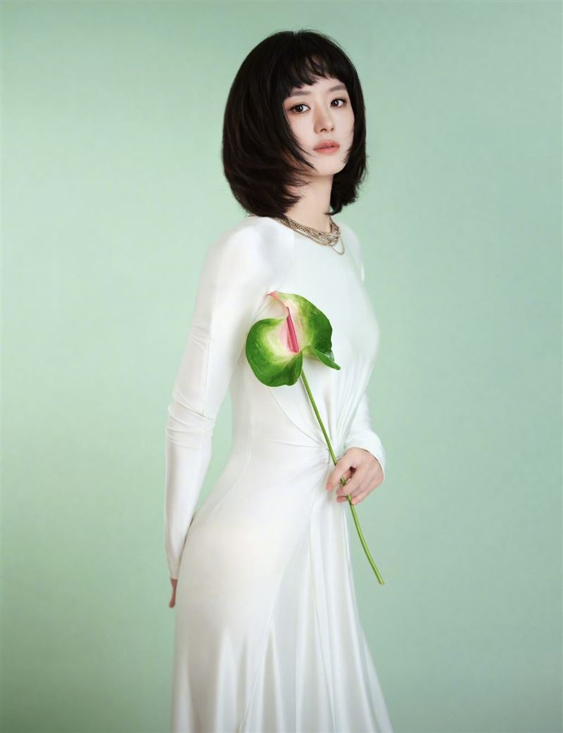 趙麗穎新髮型亮相。（圖／翻攝自微博）