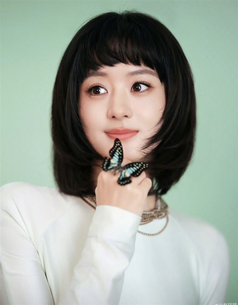 趙麗穎新髮型亮相。（圖／翻攝自微博）