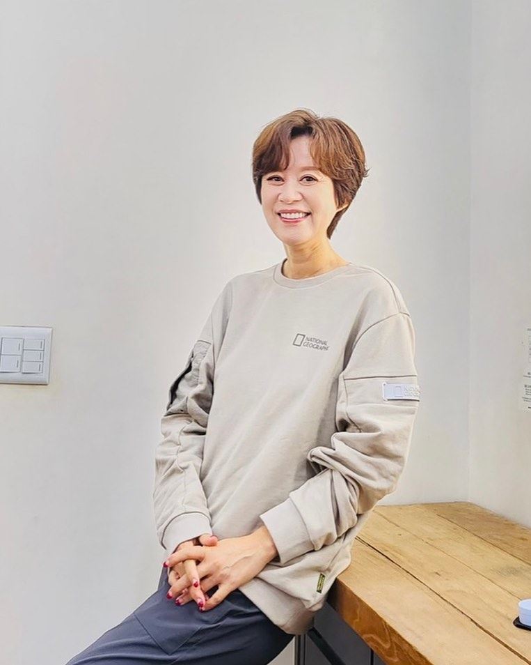 曾演出《順風婦產科》媽媽的韓國演員朴美善努力對抗癌症。（圖／翻攝自朴美善IG、YouTube）