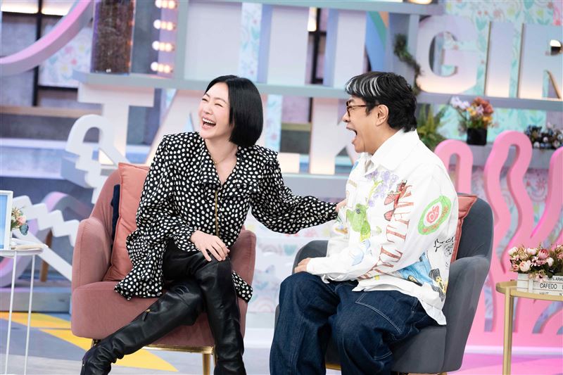 蔡康永（右）笑嗆小S（左）只愁身材。（圖／東森綜合台提供）