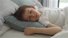 兒童睡覺總發出「嘎吱」磨牙聲！常見5大原因、4大治療方式一次看清。（圖／醫健新聞網提供） 