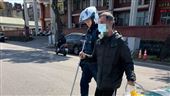 感動！男流落街頭　暖警主動轉介救助資源