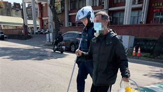 感動！楊梅男流落街頭　暖警主動轉介救助資源。（圖／桃園電子報提供） 