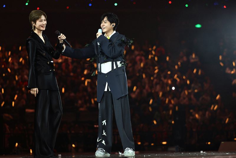 李宇春邀請吳青峰擔任演唱會嘉賓。（圖／哈里坤的狂歡 提供）