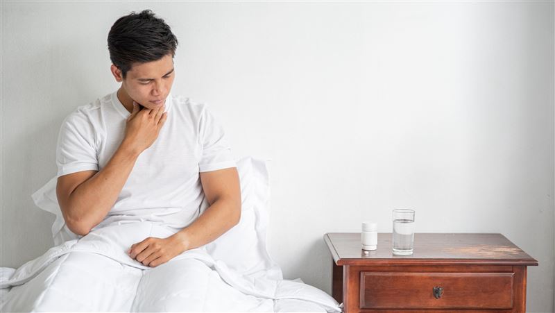 喉嚨痛可能不只是感冒。（示意圖／freepik）