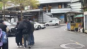 陳女相驗時家屬到場。（圖／翻攝畫面）