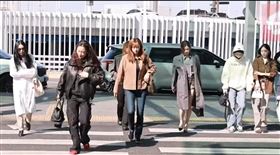 Twice七名成員現身仁川機場，準備來台與子瑜會合。（圖／翻攝自Newsen）