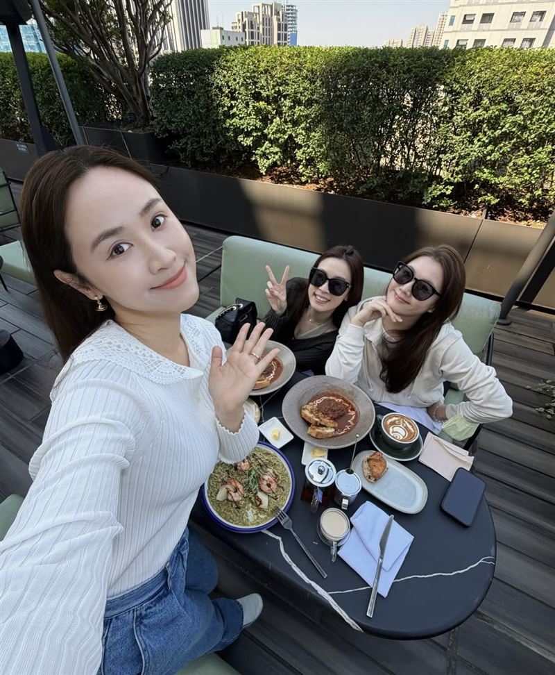 Sandy表示，人類最猛的是會莫名其妙習慣身體的不適，把自己搞得慘兮兮。(圖／翻攝自IG@sandywis)