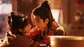 《逐玉》隨著劇情進入關鍵轉折，角色命運引發觀眾高度關注，不僅劇迷熱烈討論，就連藝人追劇後的發文也意外掀起「劇透」爭議，讓社群瞬間炸鍋。（圖／愛奇藝提供）