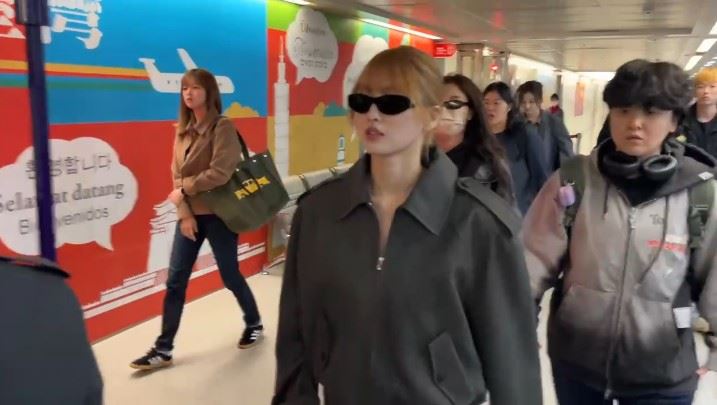 Momo戴上墨鏡超帥